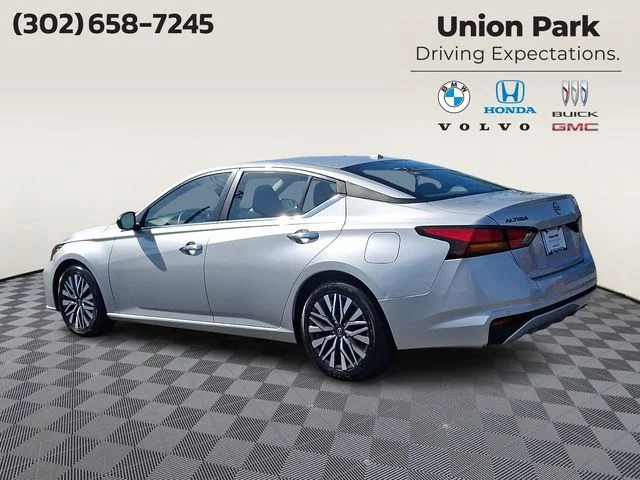 Used 2024 Brilliant Silver Metallic Nissan 2.5 SV image 6