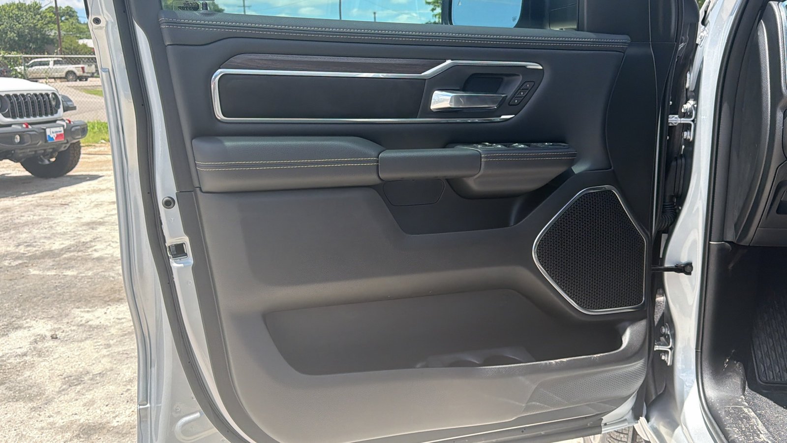 New 2026 Silver Zynith Exterior Paint RAM Laramie image 9
