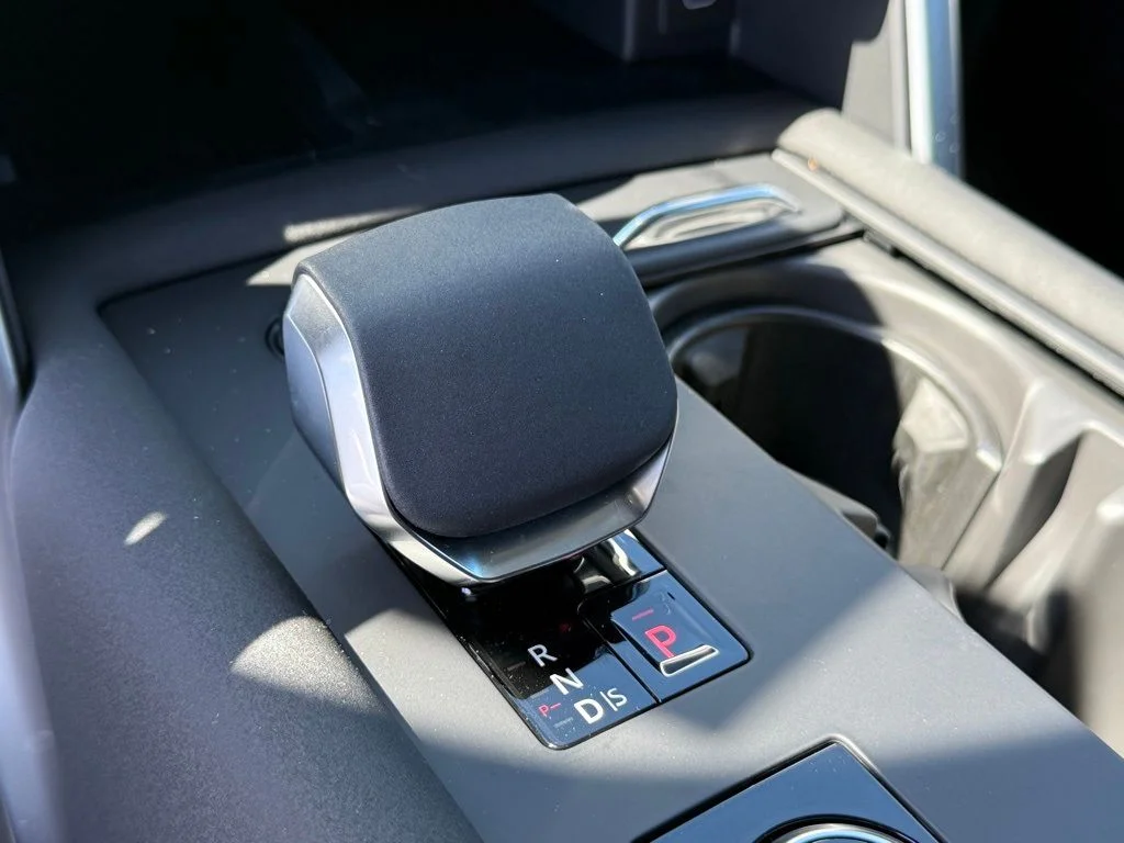 Used 2025 Black Land Rover Dynamic SE image 20
