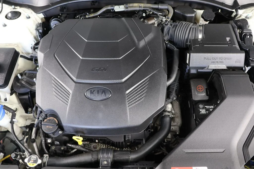 Used 2019 White Kia Technology image 25