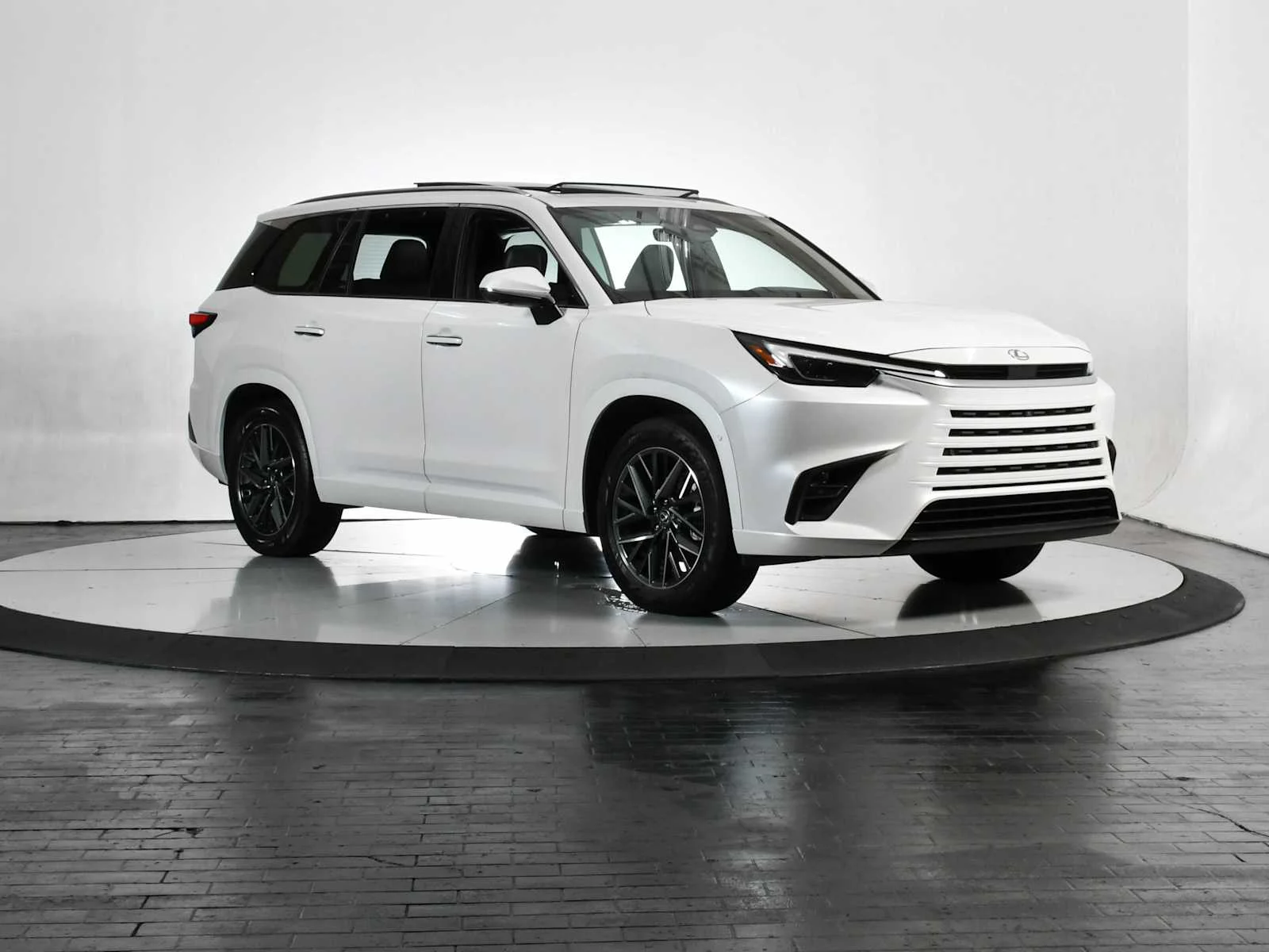 Certified Used 2025 Wind Chill Pearl Lexus Premium image 7