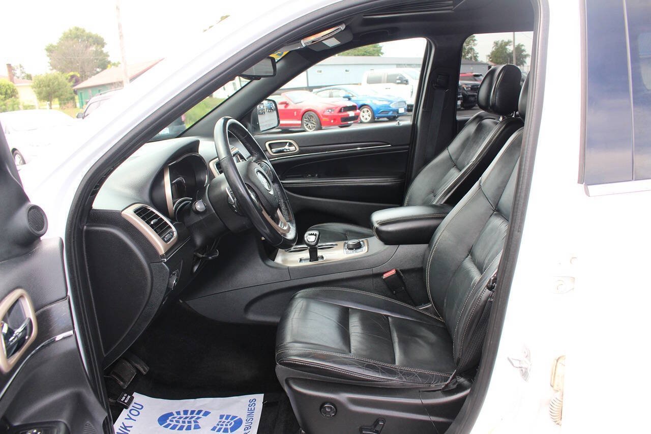 Used 2015 Bright White Clear Coat Jeep Limited 4x4 4dr SUV image 9