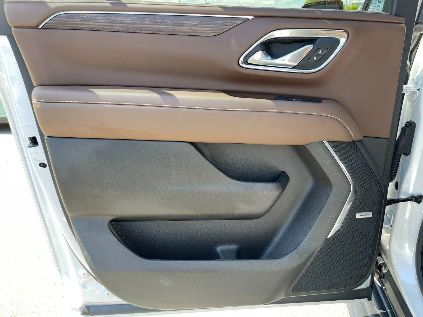 Used 2024 Iridescent Pearl Tricoat Chevrolet High Country image 32