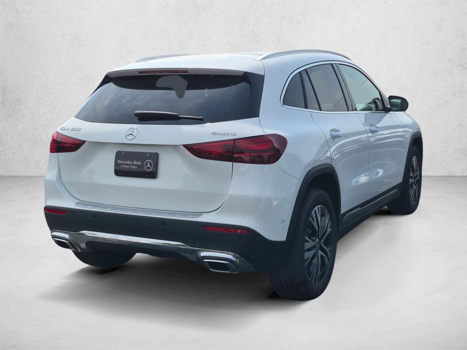 New 2026 Polar White Mercedes-Benz GLA250 image 2
