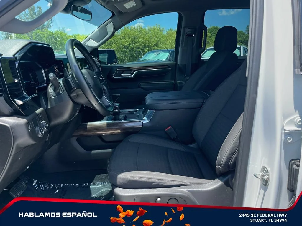 Used 2024 Summit White Chevrolet RST image 9