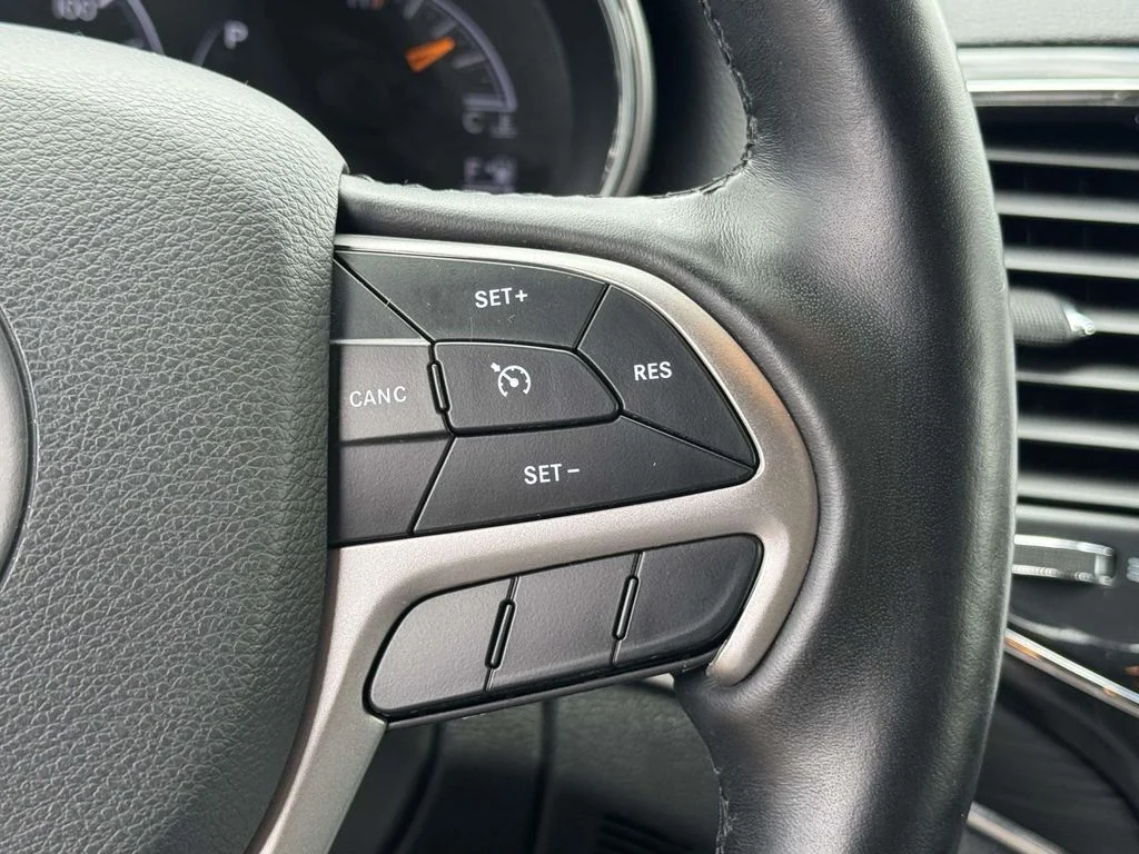 Used 2022 White Jeep Limited image 22