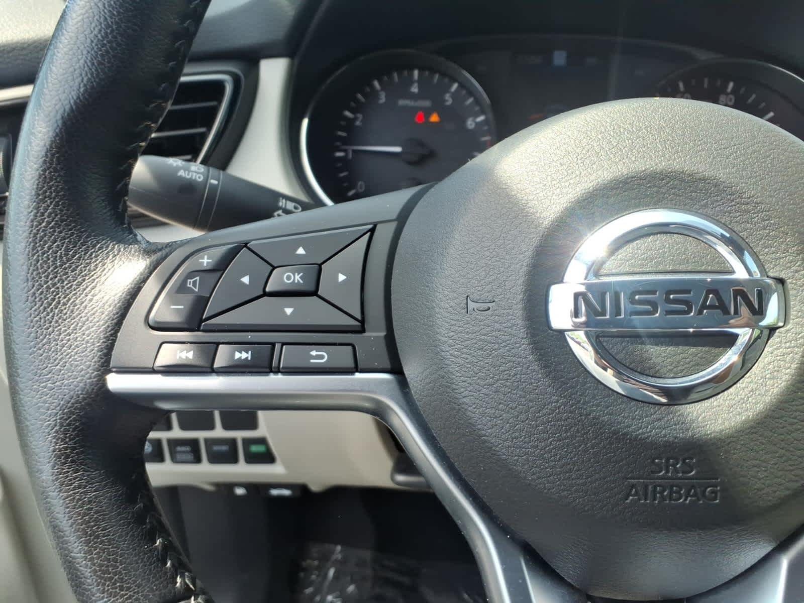 Certified Used 2022 Pearl White Tricoat Nissan SL image 22