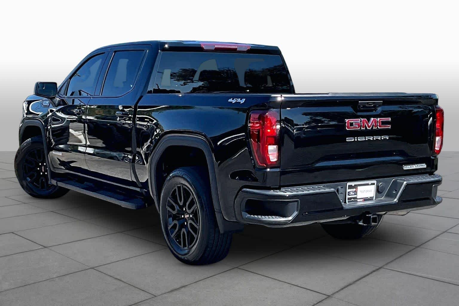 Used 2024 Onyx Black GMC Elevation image 12