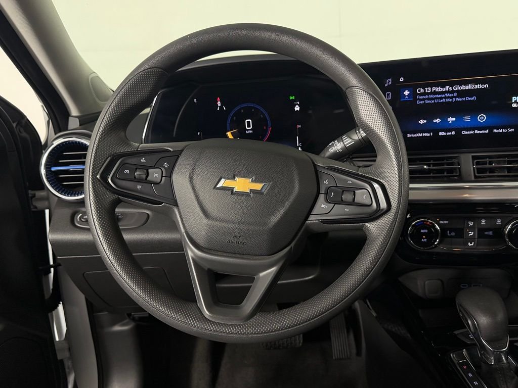 2025 Chevrolet Trax LT - Photo 16