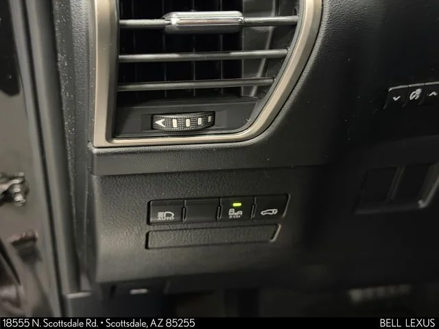 Used 2018  Lexus 300 image 19