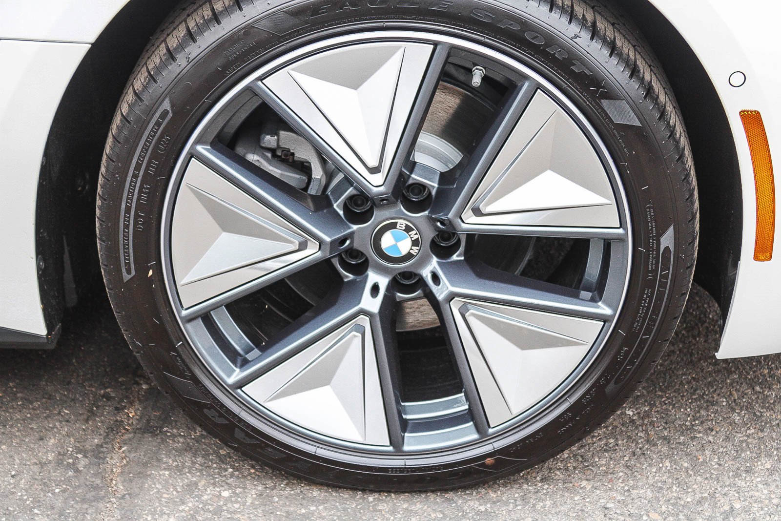 New 2026 Mineral White Metallic BMW eDrive40 image 10
