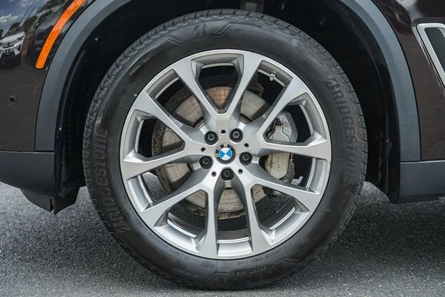 Used 2021 Brown BMW xDrive40i image 22