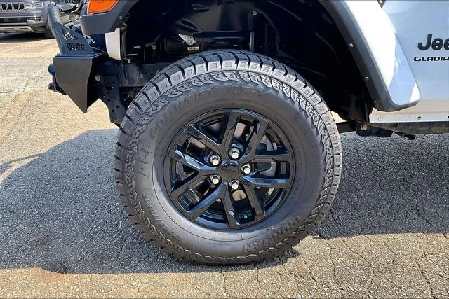 Used 2021 White Jeep Sport image 28