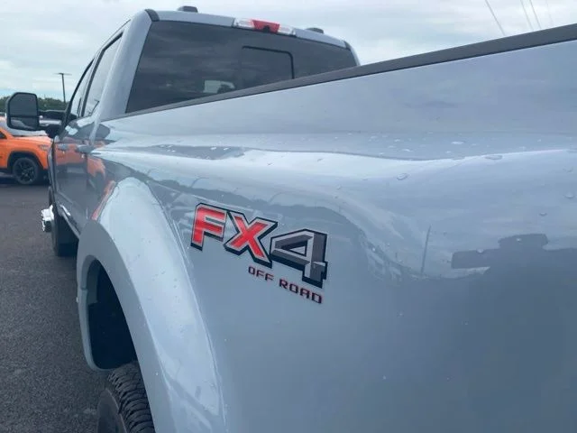 New 2026 Glacier Gray Metallic Tri-Coat Ford F-350® Platinum® image 46