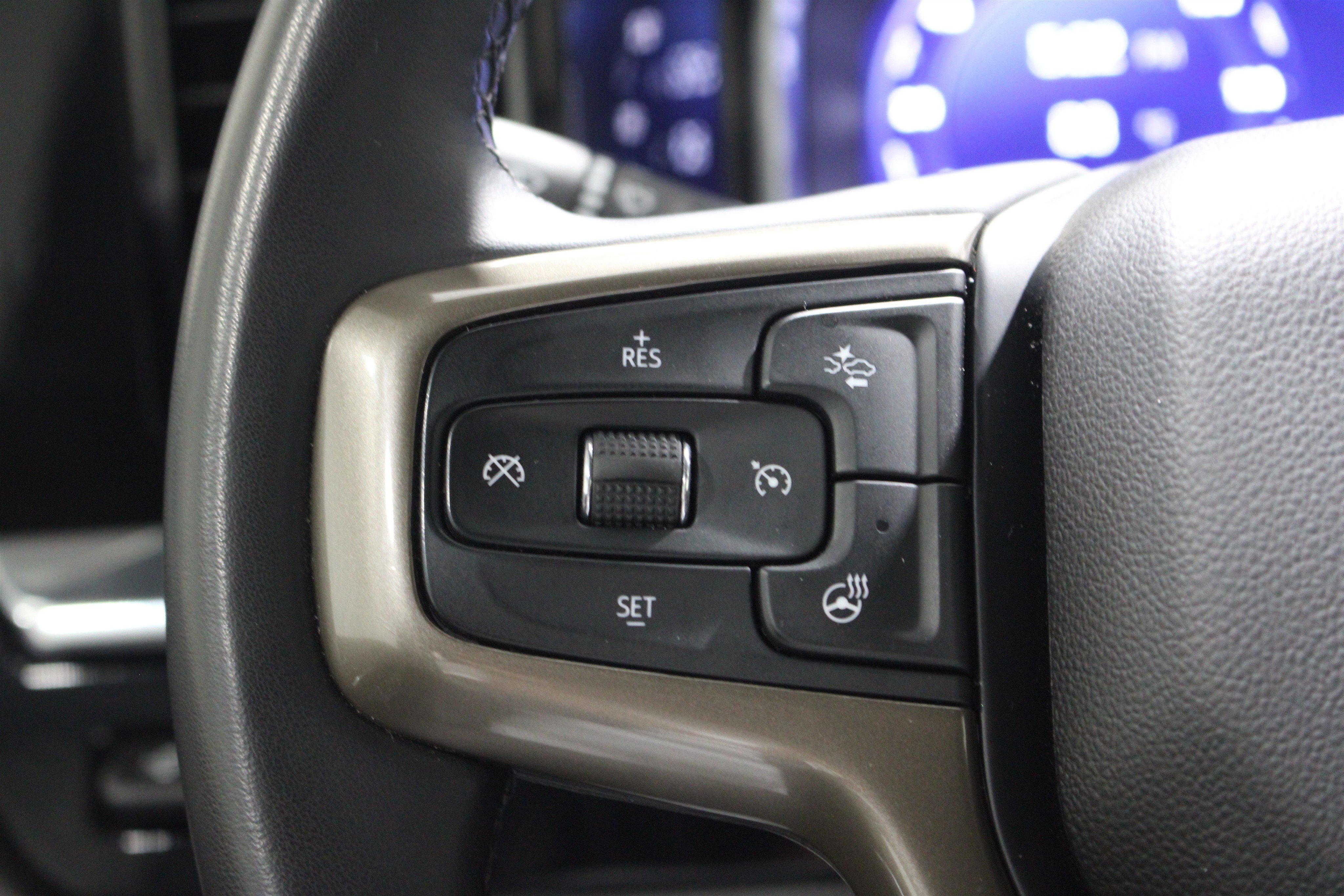 Used 2024 Iridescent Pearl Tricoat Chevrolet High Country image 12
