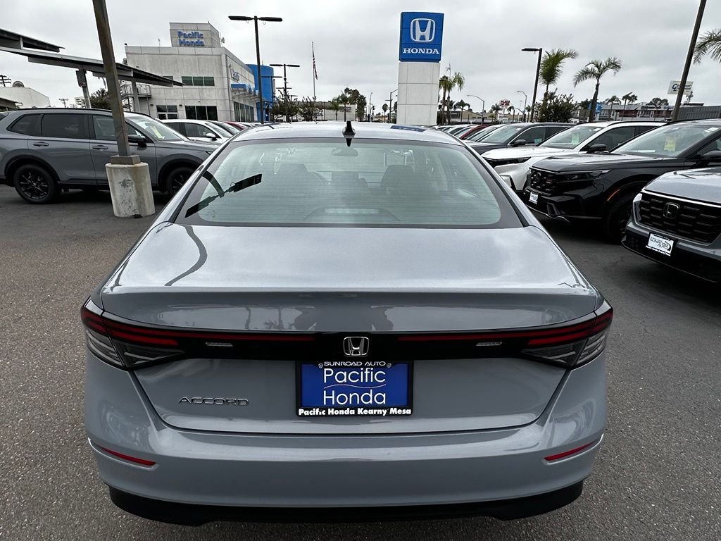 Used 2025 Gray Honda SE image 7