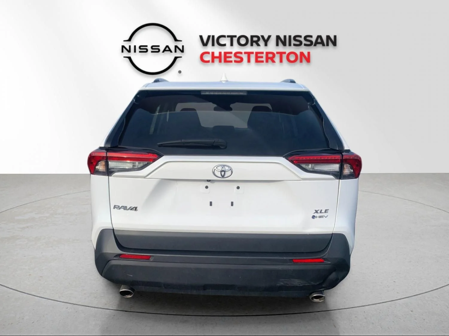 Used 2025 White Toyota XLE image 4