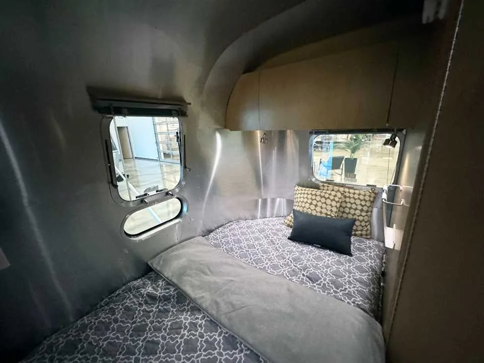 Used 2014 SILVER AIRSTREAM  image 23