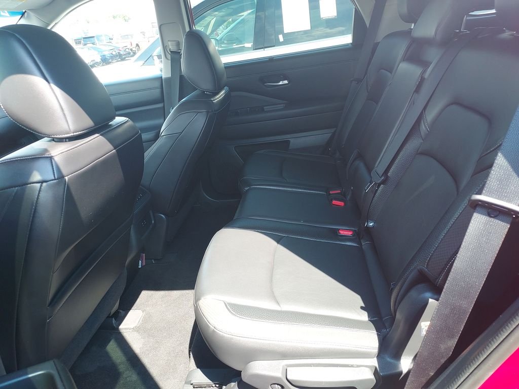 Used 2022 Red Nissan SL image 17