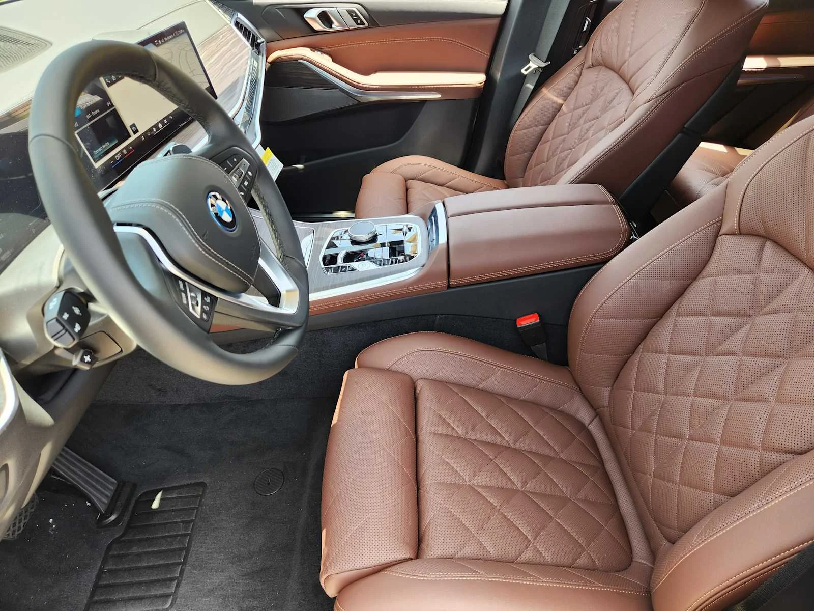 New 2026 Tanzanite Blue II Metallic BMW xDrive50e image 4