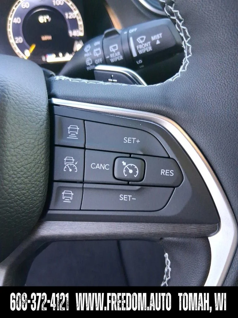 Used 2025 Silver Zynith Jeep Limited image 33