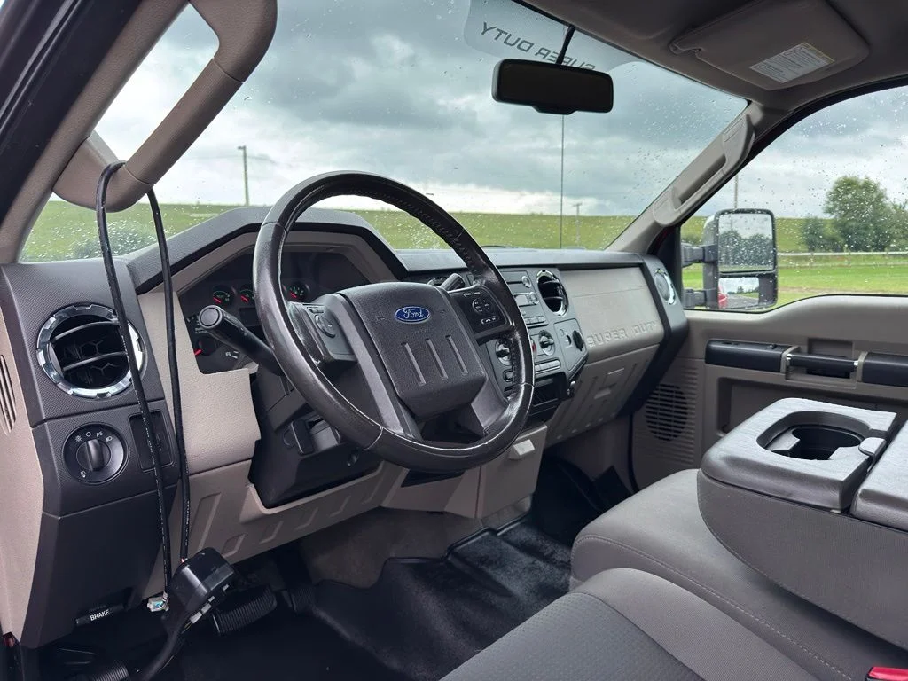 Used 2010  Ford XL image 5
