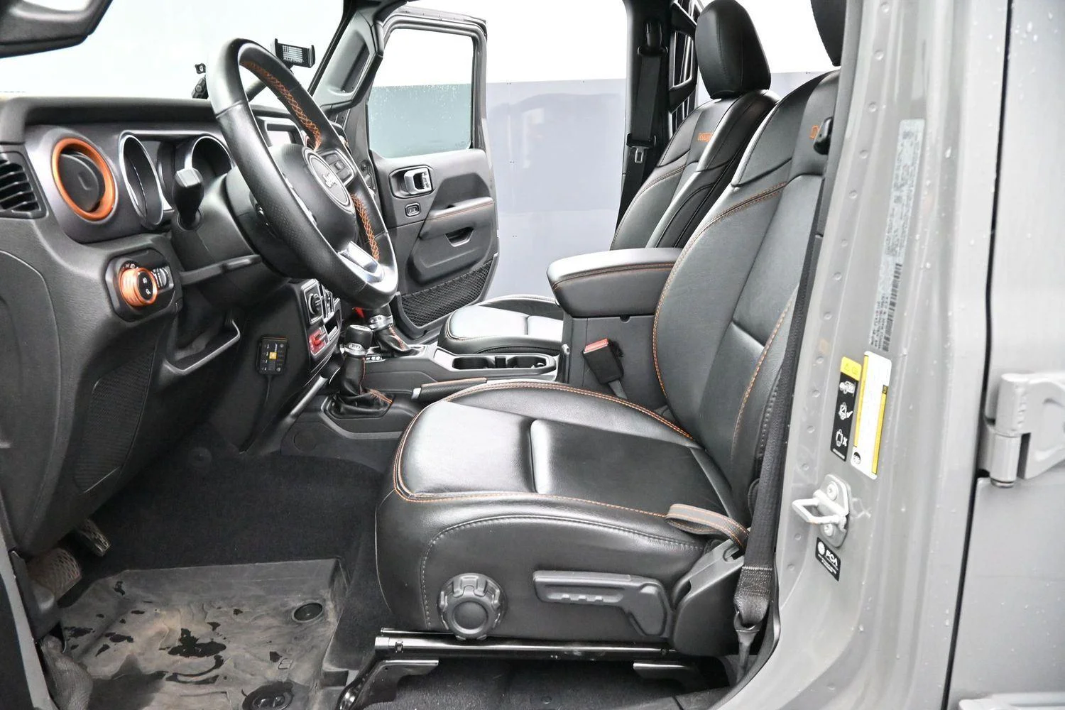 Used 2021 Sting-Gray Clearcoat Jeep Mojave image 11