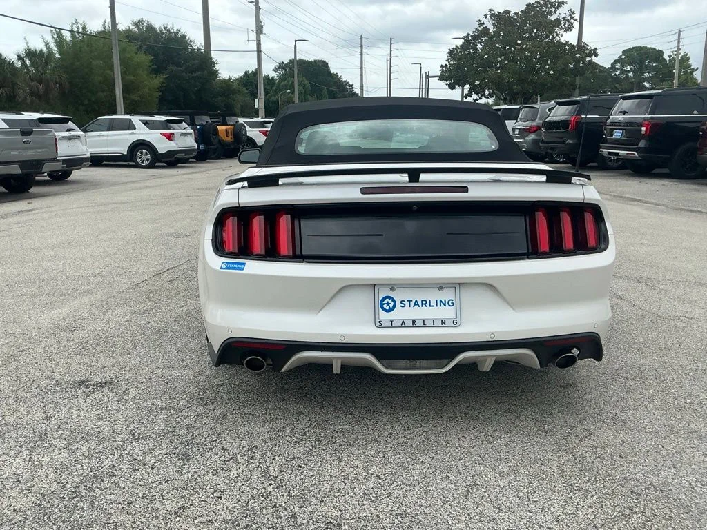 Used 2017 White Ford GT Premium image 10