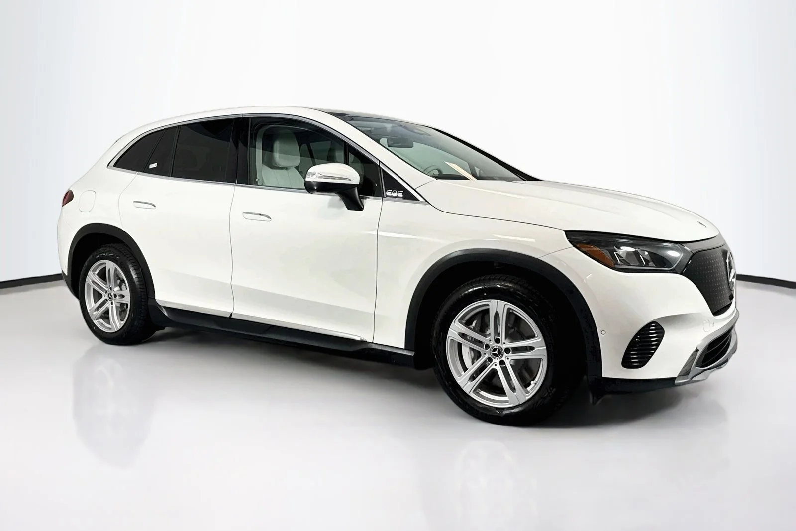 Used 2023 Polar White Mercedes-Benz EQE 350 image 3
