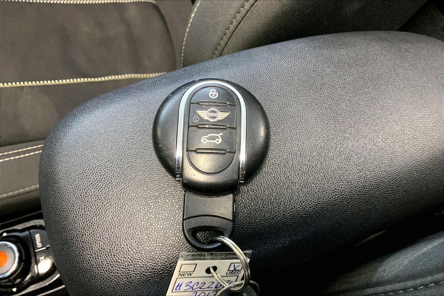 Used 2017 Caribbean Aqua Metallic MINI Cooper S image 14