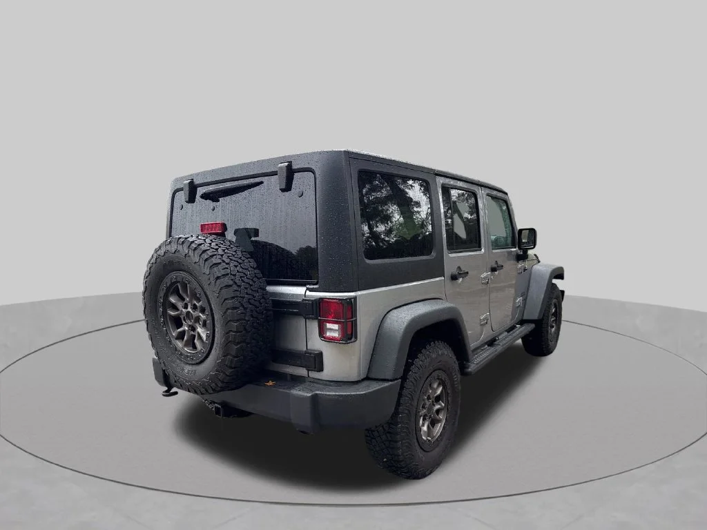 Used 2018 Silver Jeep Unlimited Sport image 6