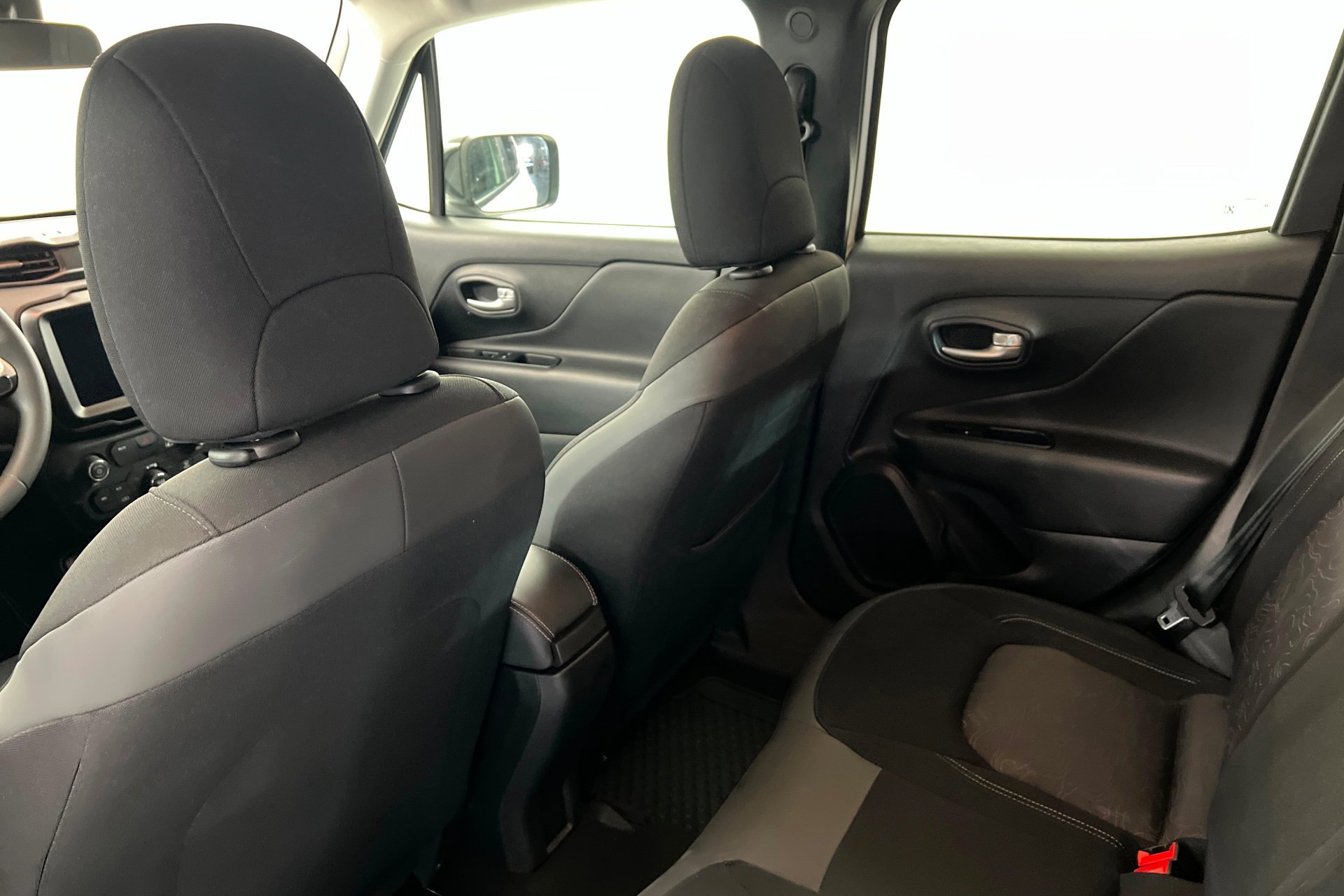 Used 2023 Alpine White Clearcoat Jeep Upland image 20