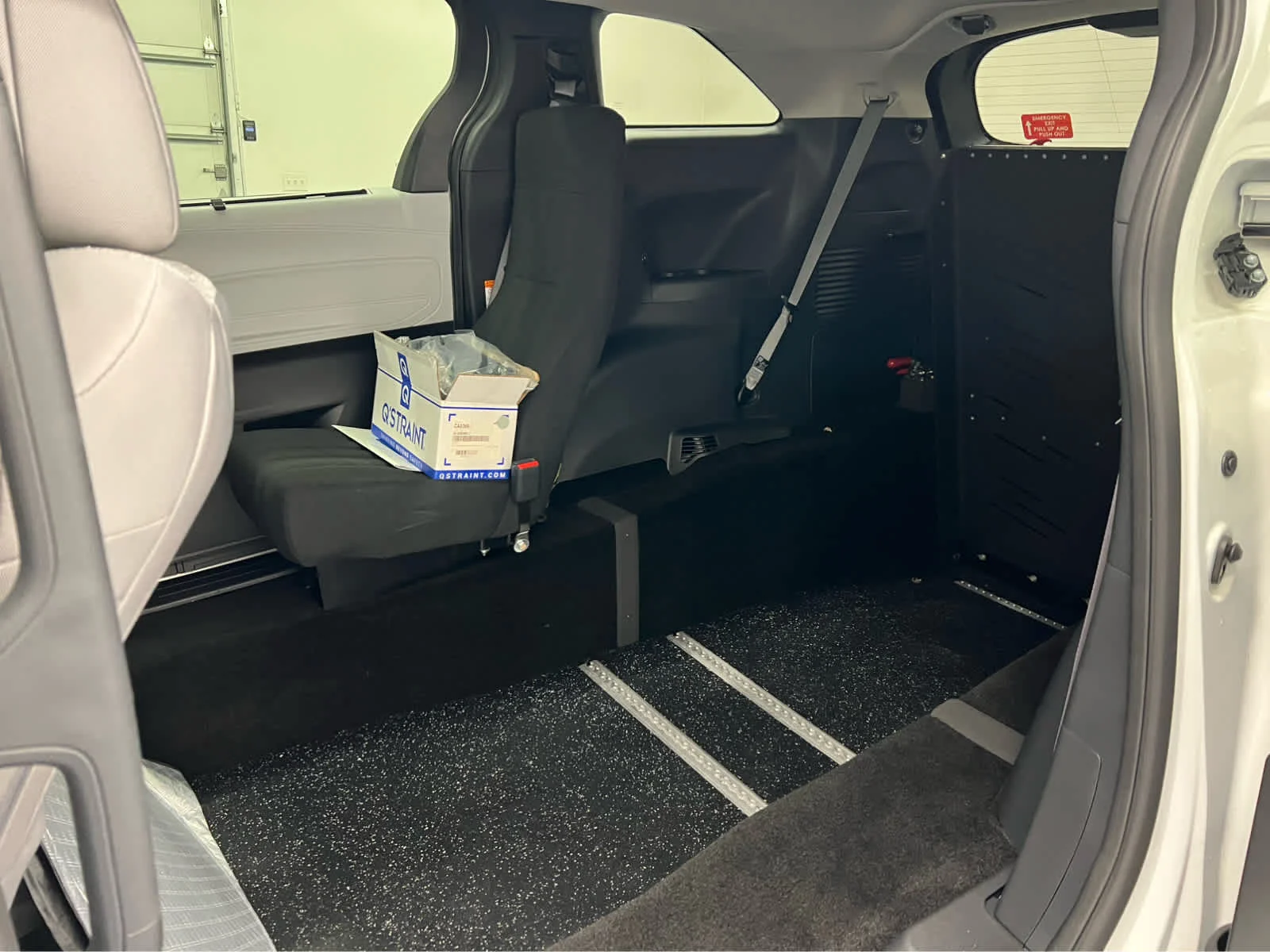 Used 2025 Ice Cap Toyota LE image 4
