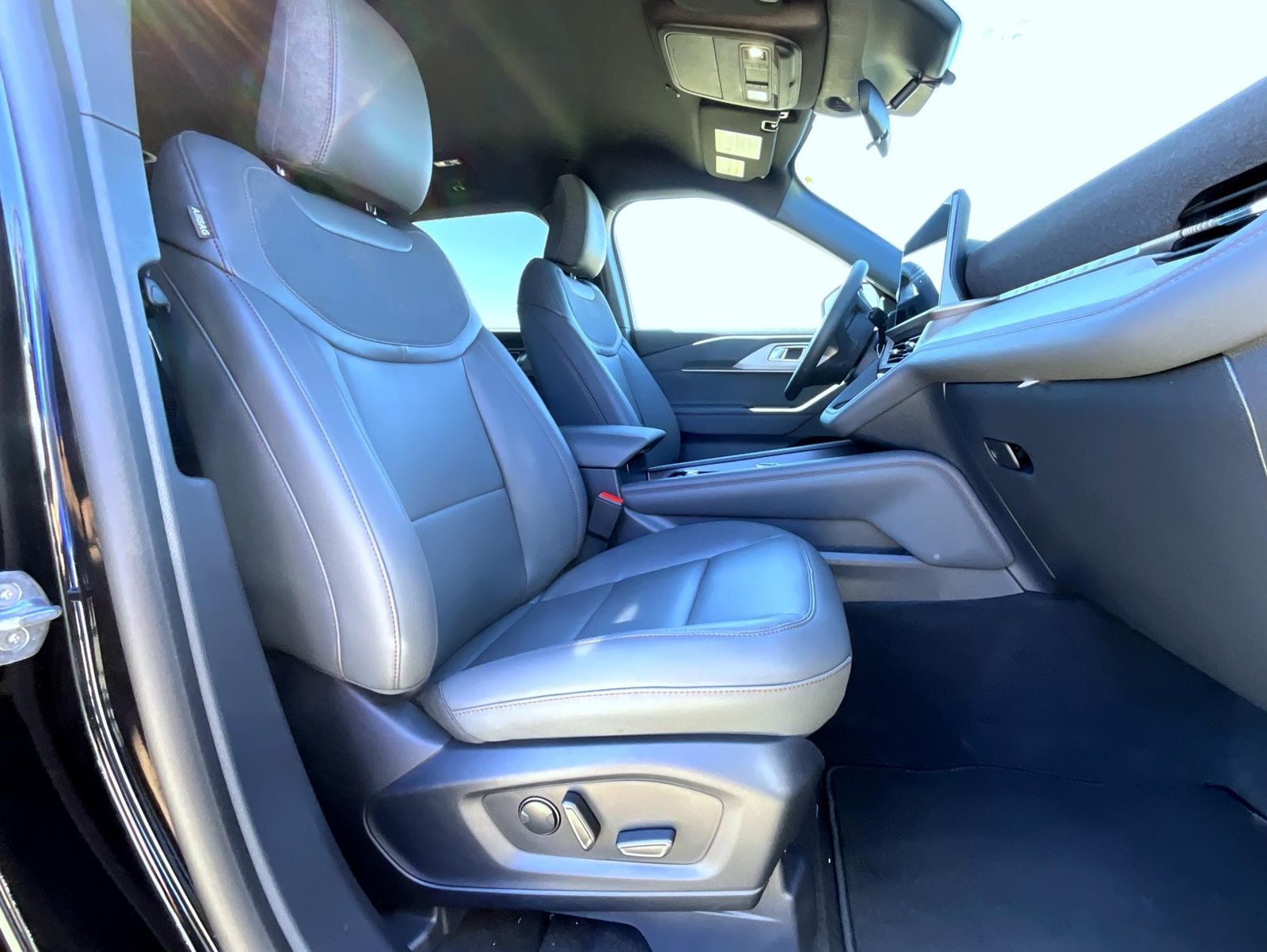 New 2027 Agate Black Metallic Ford Active image 18