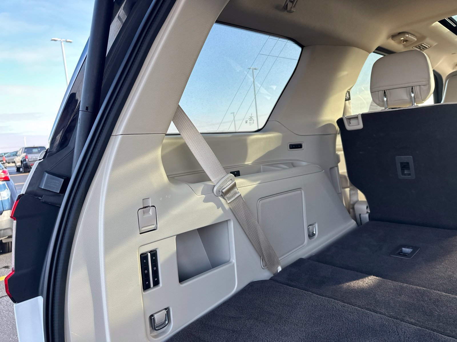 Used 2019 White Lincoln Reserve image 34
