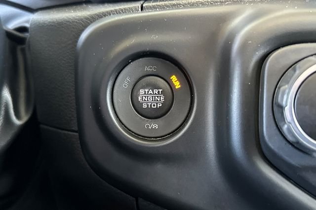 Used 2022 Silver Jeep Unlimited Sahara image 22