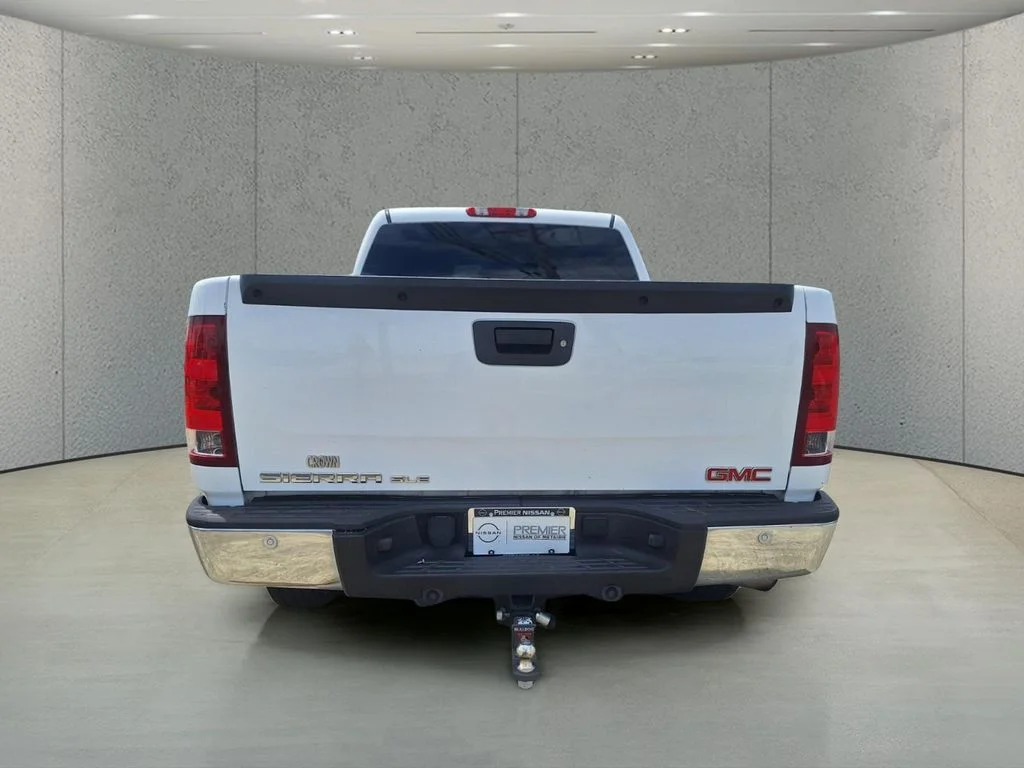 Used 2013 White GMC SLE image 4