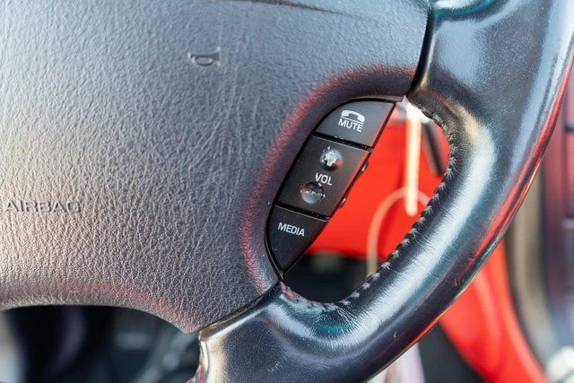 Used 2004 Red Ford Base image 37