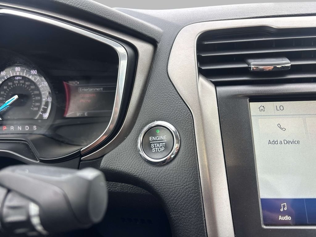 Used 2020 Silver Ford SE image 28