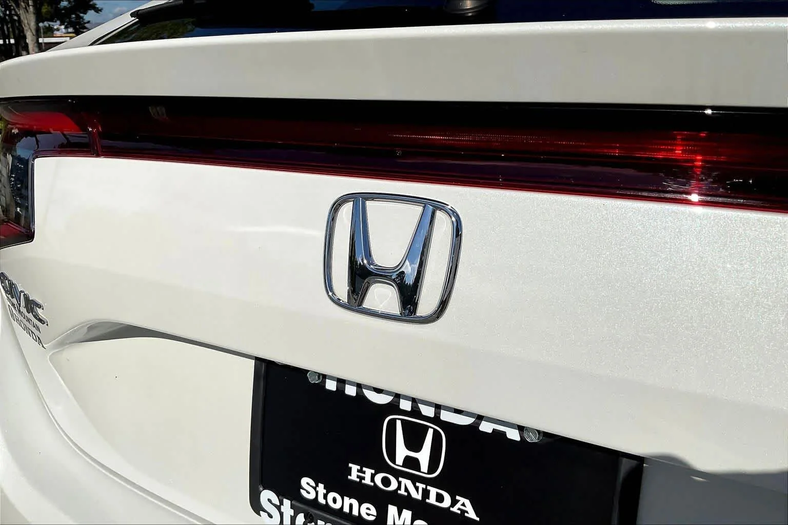 Used 2023 Platinum White Pearl Honda EX-L image 10
