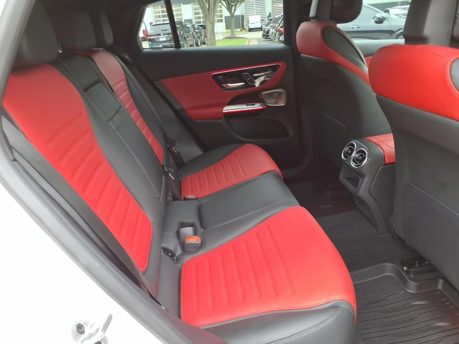 Certified Used 2026 Polar White Mercedes-Benz GLC 300 image 26