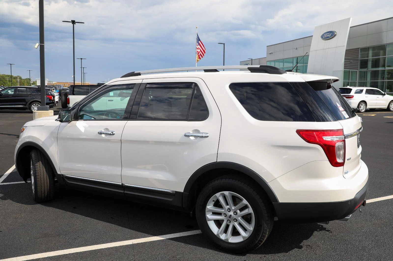 Used 2013 White Platinum Metallic Tri-Coat Ford XLT image 19
