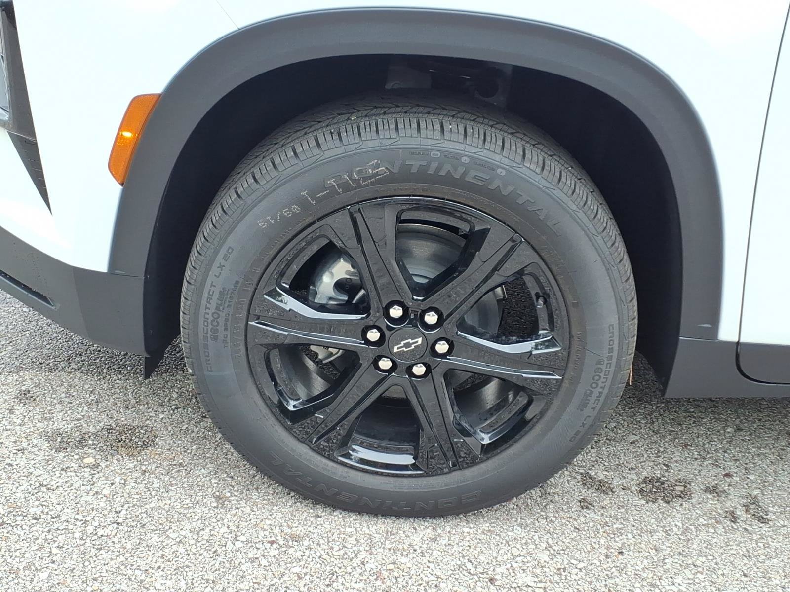 New 2027 Summit White Chevrolet LT image 21
