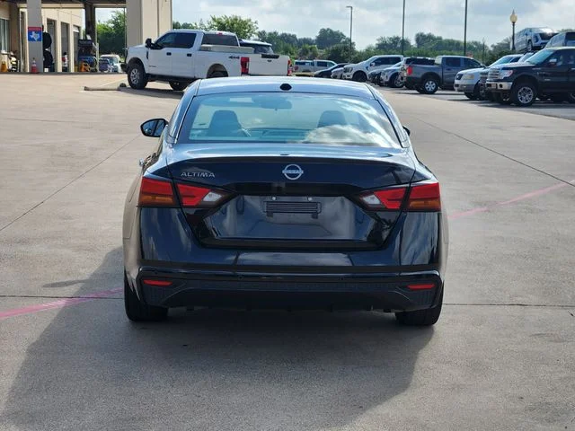 Used 2025 Super Black Clearcoat Nissan 2.5 SV image 5