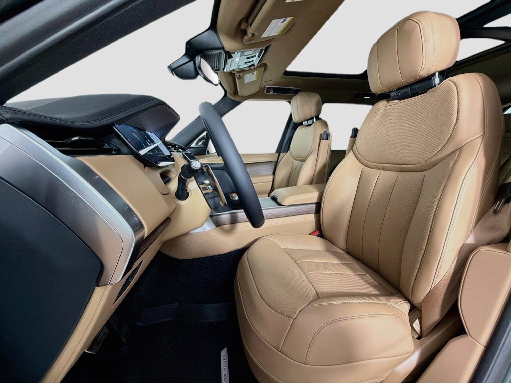 New 2027 Belgravia Green Land Rover SE image 22