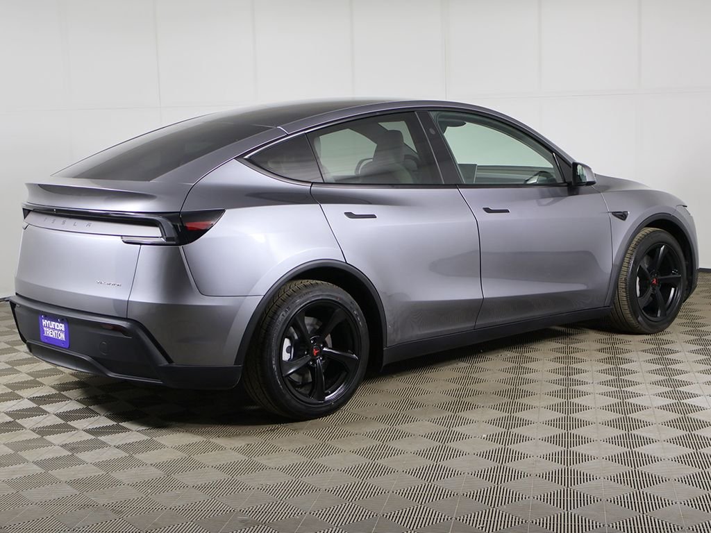 2026 Tesla Model Y Long Range - Photo 11