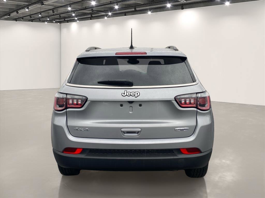 Used 2022 Billet Silver Metallic Clearcoat Jeep Latitude image 6