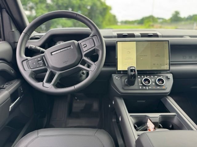 New 2026 Carpathian Grey Land Rover X-Dynamic SE image 13