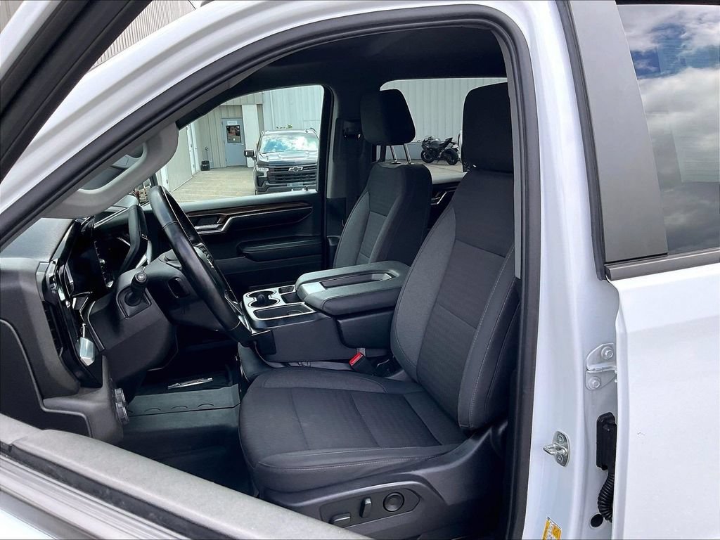 Used 2023 SUMMIT WHITE Chevrolet LT image 10
