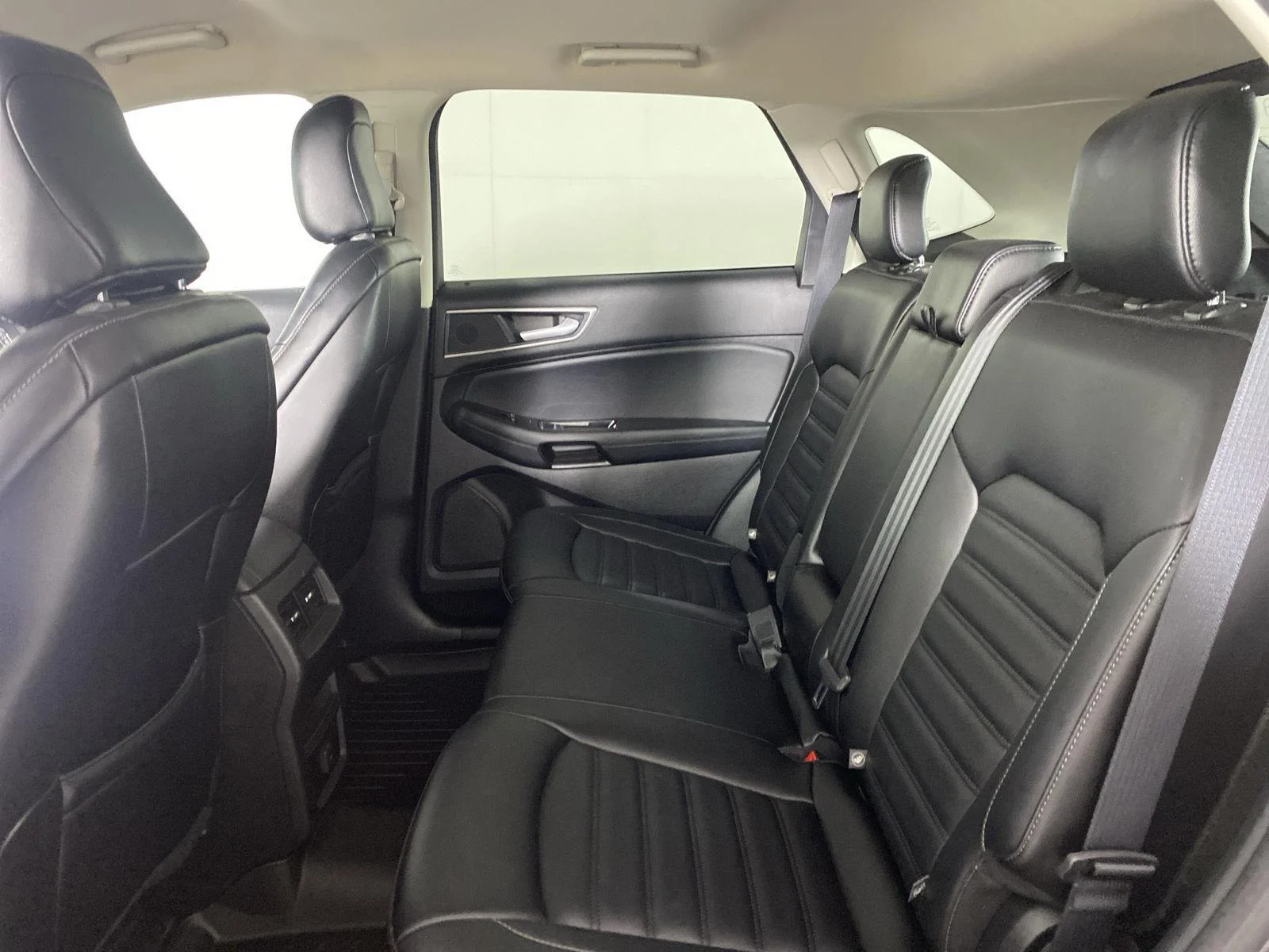 Used 2020  Ford SEL image 22